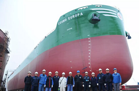 扬子江船业82000DWT-N2236散货船举行了下水仪式
