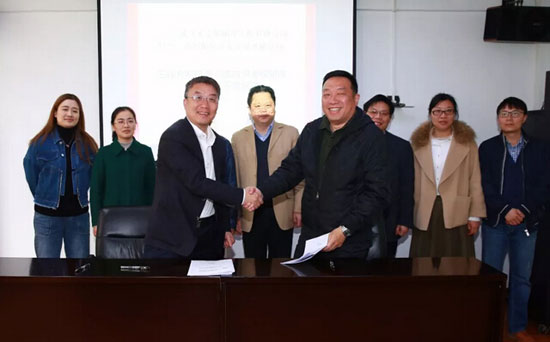 武汉长江船舶设计院有限公司与中国船级社武汉规范研究所签署《三峡升船机型高端内河游轮研发合作协议》