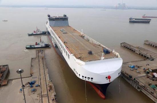 南京金陵船厂有限公司为丹麦DFDS公司建造的第三艘15500吨滚装船在仪征厂区顺利出坞
