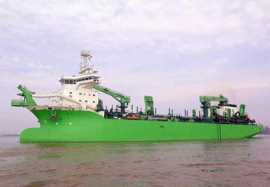 广东中远海运重工首次成功建造交付世界顶级深水耙吸式挖泥船