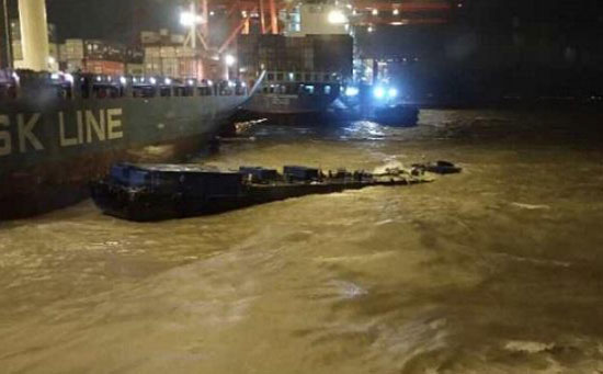 风大浪急！凌晨一燃油船船艏扎入水中搁浅，5人被困