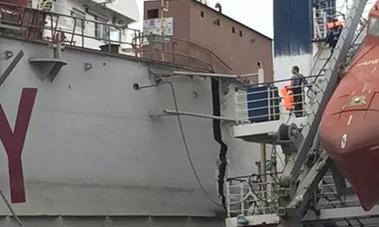 图兹拉船舶修造厂一座浮船坞发生事故