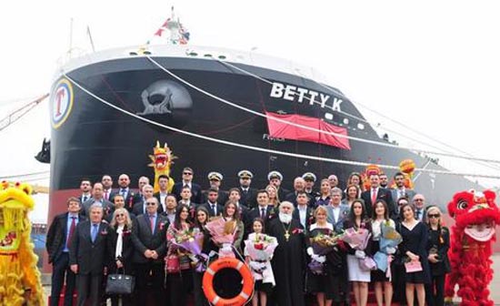 命名人Irene Tsakos、Elizabeth Tsakos、Marina Elizabeth Bertolis共同将厂编X1221号新船命名为“BETTY K”轮。