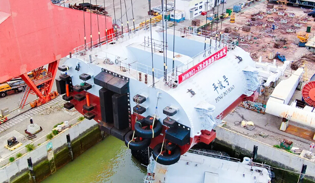 马尾造船公司浮式防波堤顺利下水