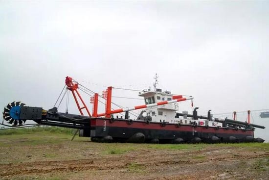 益阳中海船舶研发制造1600型拼装斗轮式环保挖泥船正式下水