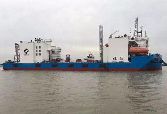 国内首座1200吨自航自升式风电安装平台“振江”号顺利下水