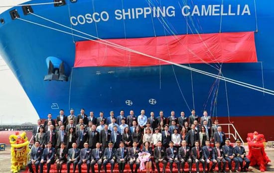 扬州中远海运重工命名交付第二艘13500TEU集装箱船