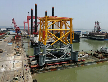 黄埔文冲重工公司承建的首台升压站导管架顺利装船交付
