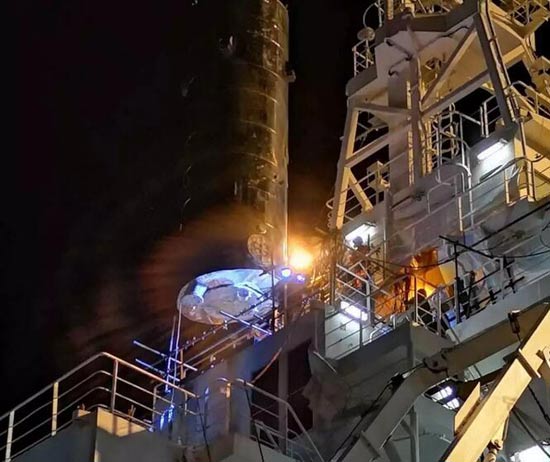 大连中远海运重工首艘脱硫塔改装项目“动力”轮完美收官