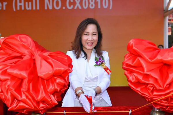 教母MinSoo Kim女士成功将24号8.2万吨散货船命名为“SM NEW ORLEANS”