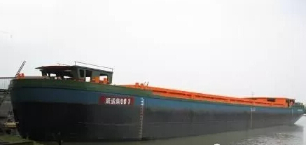 绍兴最大内河船舶在松陵船厂顺利下水