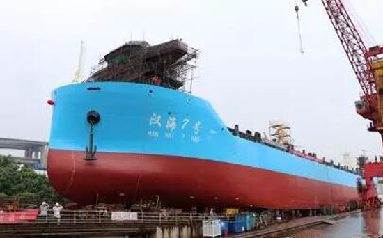 “汉海7号”敞口集装箱船在江东船厂顺利下水