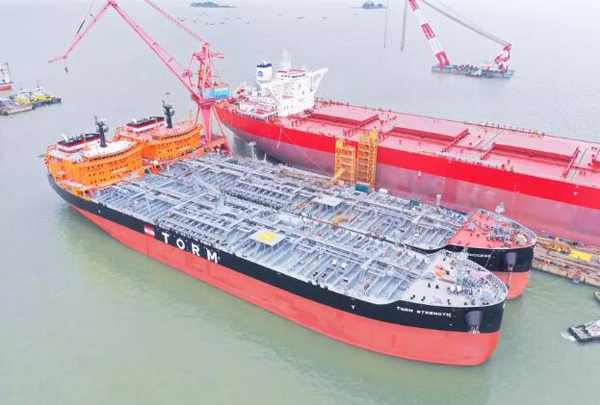 广船国际为TORM建造5万吨油轮首制船交付