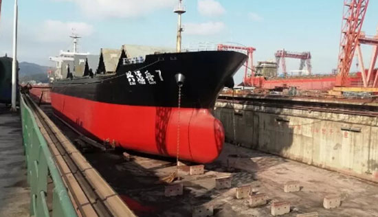 “兴远舟7”使用鱼童牌船舶漆完成保养 
