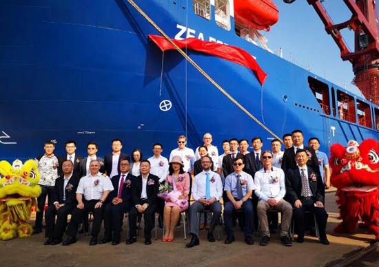 沪东中华造船第6艘13000吨重吊船命名为“幸运”号