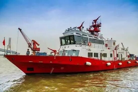 利星行机械助力长航公安首艘200吨级消防船