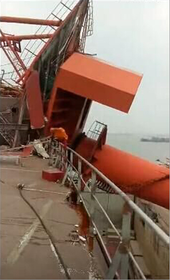 扬子鑫福造船有限公司门座式起重机倾倒事故的通报