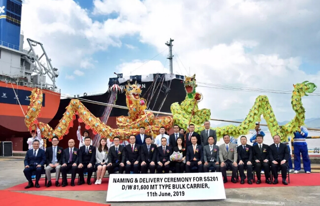 中国船级社副总裁兼总工程师朱恺出席常石集团“AGRI OCEAN”轮交船仪式并发证
