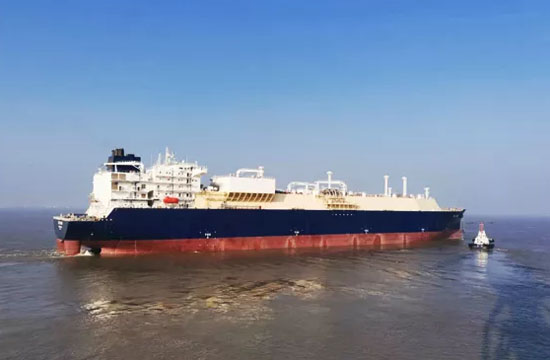 6月15日，沪东中华造船亚马尔项目LNG首船驶离码头