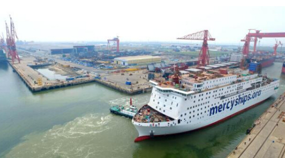 全球最大非官方医院船在天津建成顺利出坞