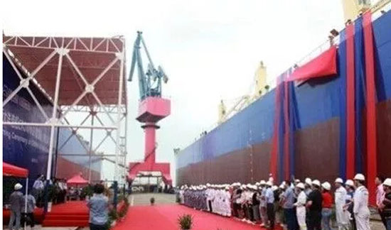 新大洋造船交付一艘皇冠63500吨散货船