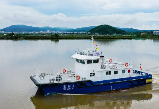 江龙船艇新型铝合金双体风电运维船成功试航