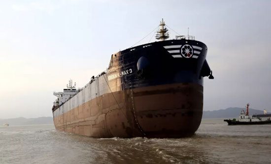 舟山中远海运重工第三艘8.16万吨散货船（N747）成功下水