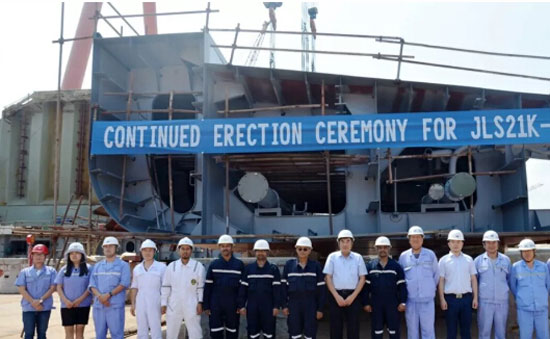 京鲁船业建造的世界最大散装水泥运输船顺利铺底