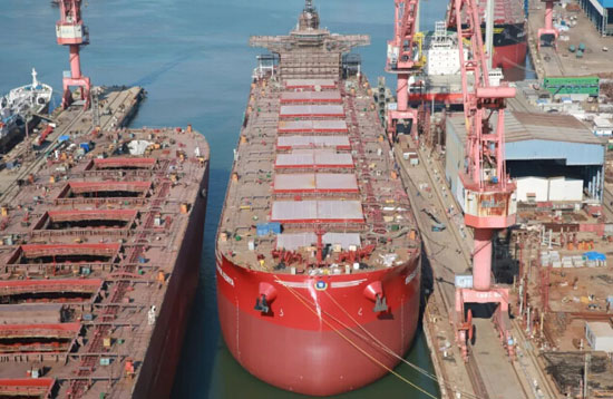 渤船重工210000吨散货船20号船提前实现下水节点