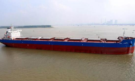 金陵船舶为中航国际租赁建首艘82000吨散货船成功交付
