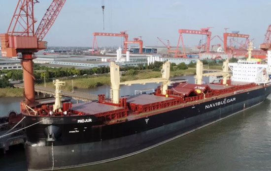 扬子江船业第二艘45000DWT散货船命名交付