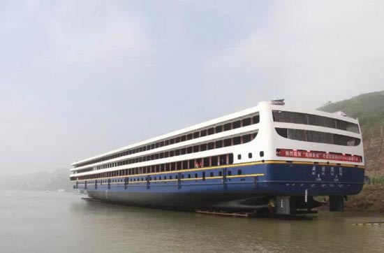 中船重工川船重工建造的东江游轮顺利下水