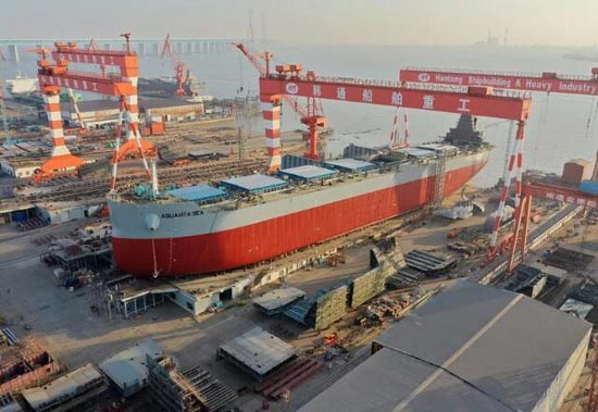 韩通船舶一艘82000吨散货轮成功下水