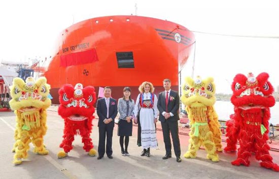 沪东中华造船9000吨化学品姊妹船同日命名