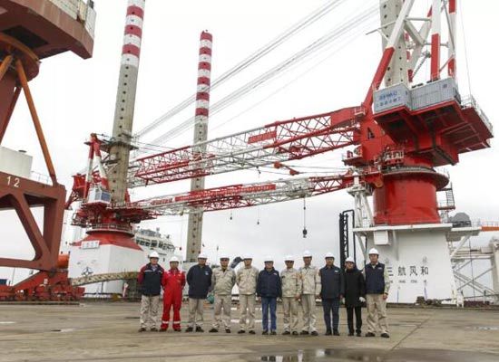 振华重工“三航风和”号1200吨自升式风电安装船完工