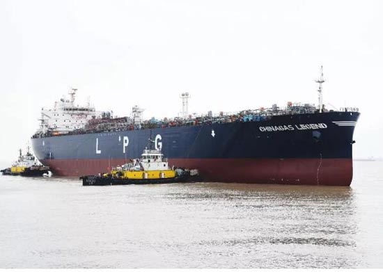 中国船舶所属江南造船为富中海运建造的两艘84000立方米VLGC首制船正式出坞。