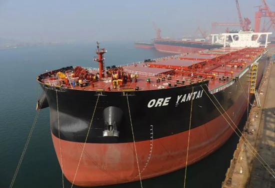 武船集团北船重工建造的32.5万吨矿砂船首制船“ORE YANTAI”交付