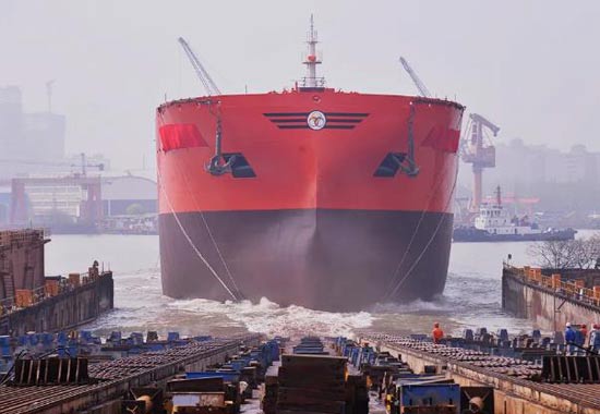 沪东中华3.8万吨化学品船如期下水