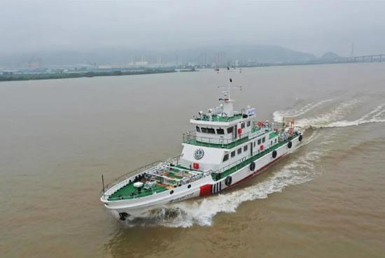 交付江苏海事局37米级巡逻船