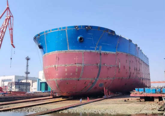 大船集团30万吨VLCC 88号船艏半段下水