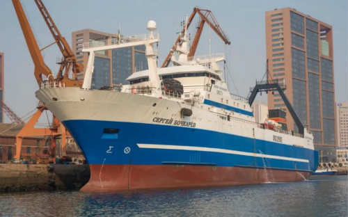 大船集团为俄罗斯船东修理的大型拖网加工船完工