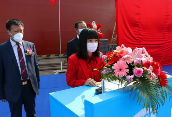 中远海运能源运输股份有限公司副总经理赵金文和广船国际副总经理欧传杰的陪同