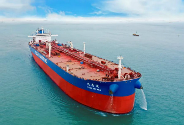 广船国际有限公司为中远海运能源运输股份有限公司建造的11.4万吨原油轮2号船命名交付。