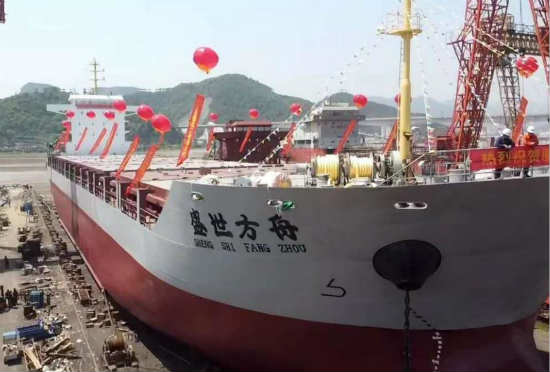 回浦船舶建造702TEU集装箱船“盛世方舟”顺利吉水