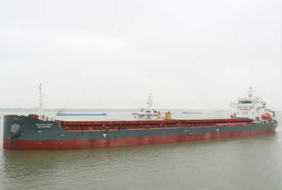 芜湖造船8000吨系列船同天实现试航、下水