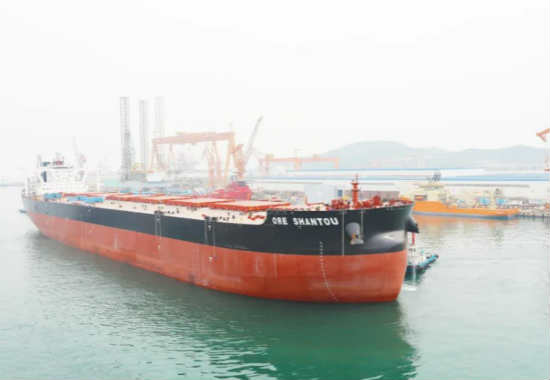 武船集团32.5万吨矿砂船试航凯旋