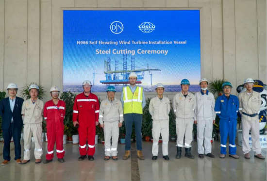 启东中远海运海工N966 自升式风电安装船顺利开工