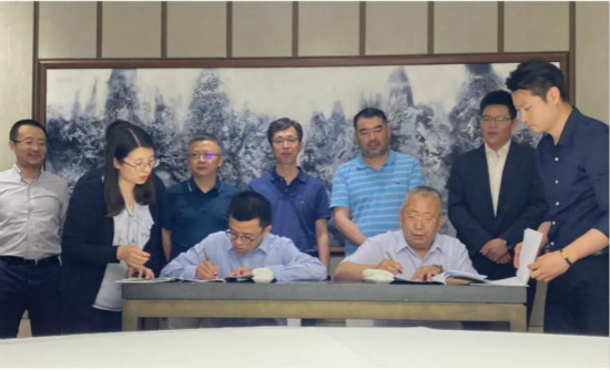 外高桥造船与上海建工集团签署邮轮餐饮及冷库区域背景工程承揽合同