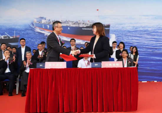 江南造船为富中海运建造的两艘84000立方米液化气船正式命名