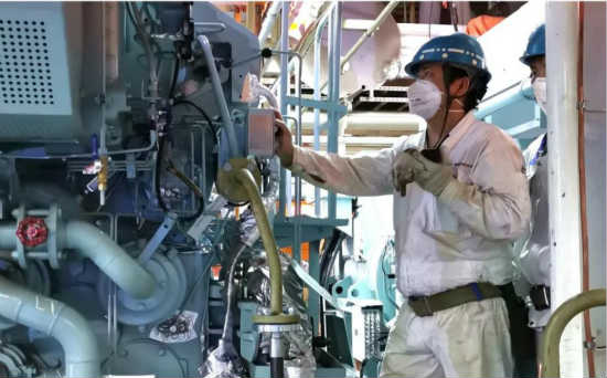 广东中远海运重工最短用时完成N801箱船项目发电机调试报验
